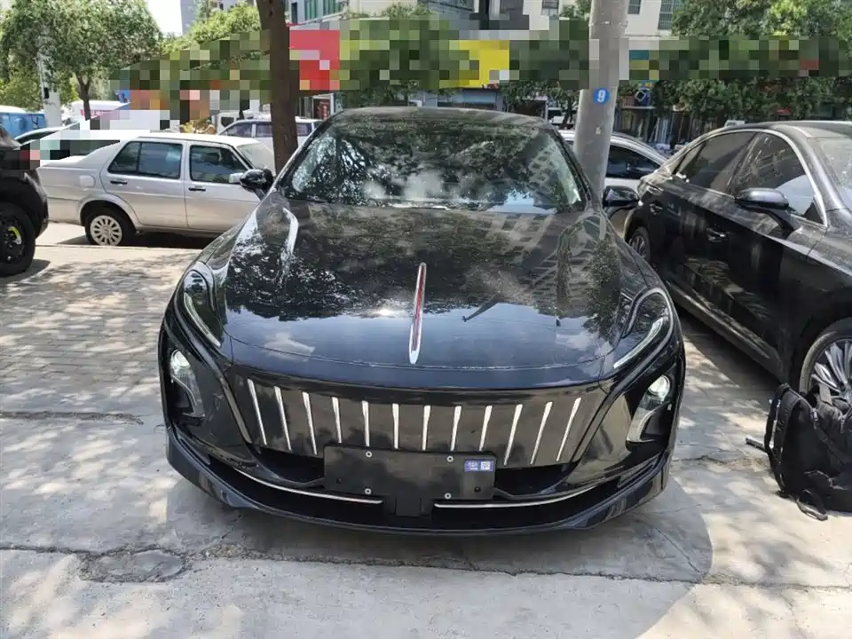 Hongqi E-QM5