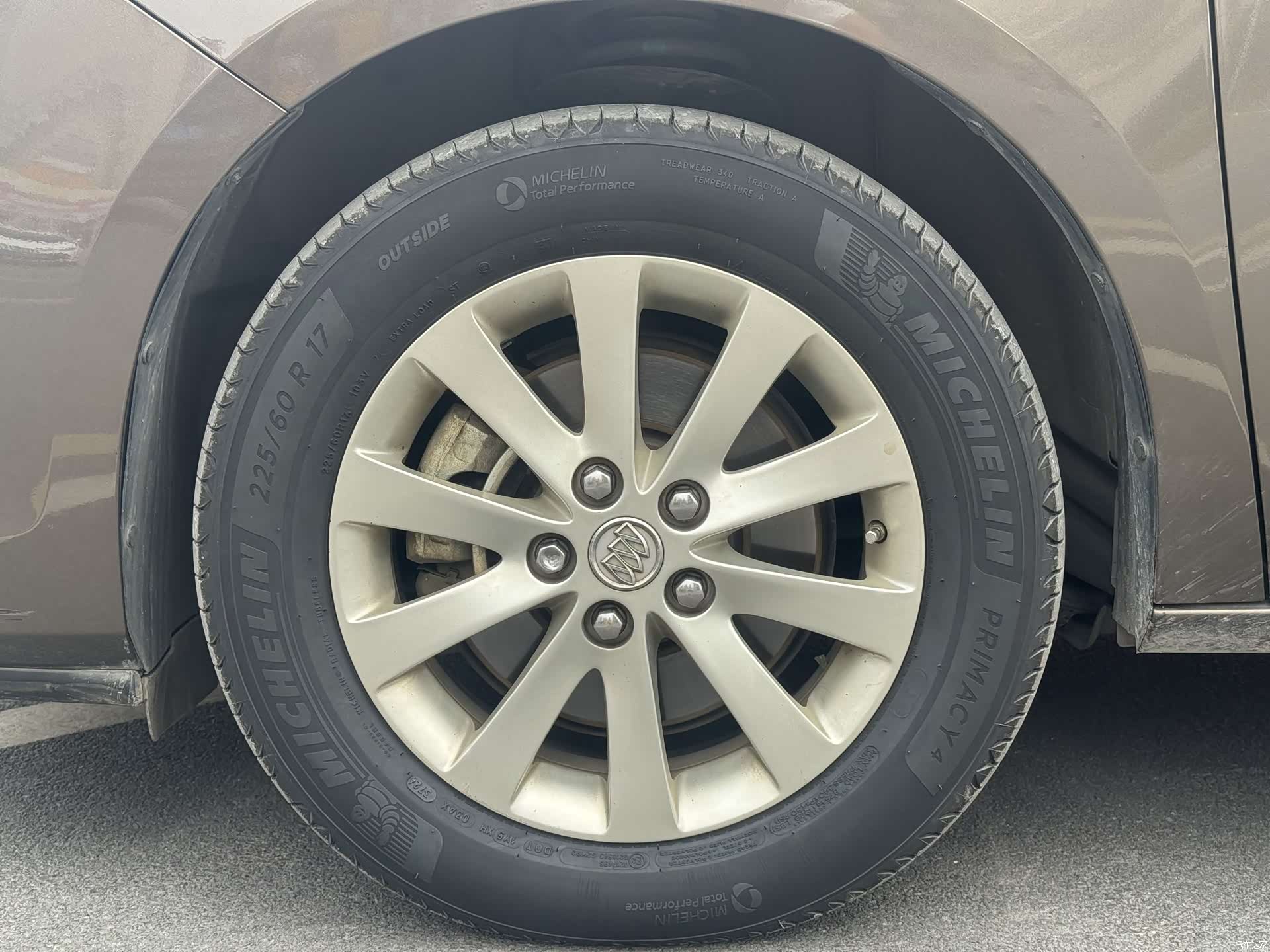 Buick GL8, 2011 12
