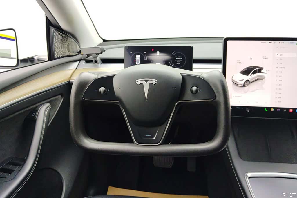 Tesla Model Y, 2023 15