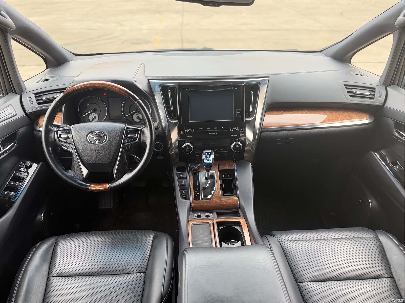 Toyota Alphard, 2017 6