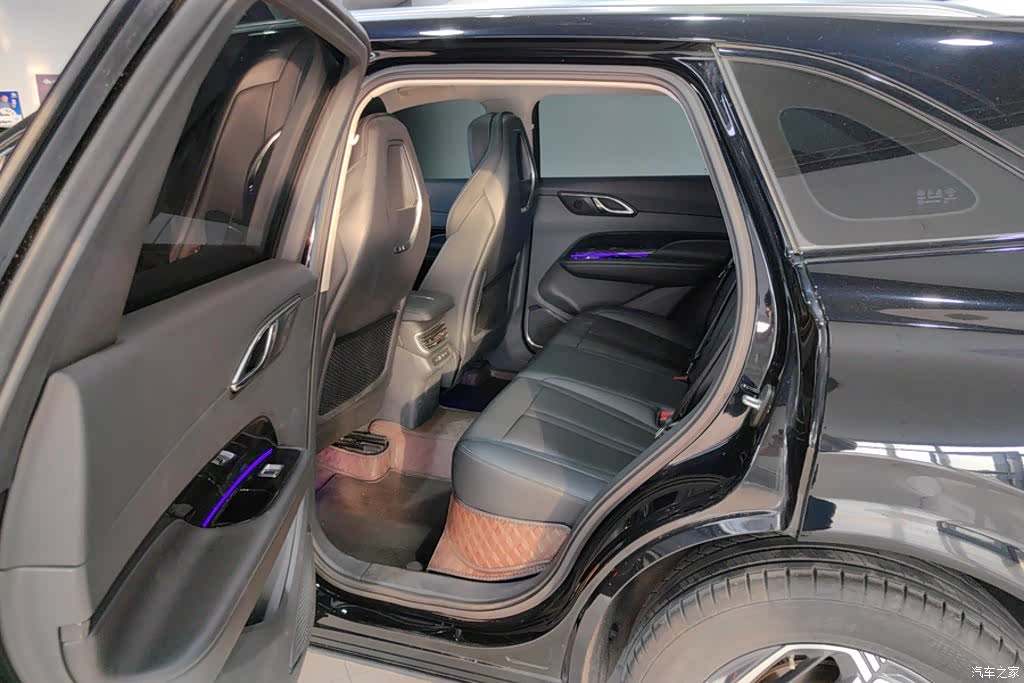Hongqi HS3, 2024 11