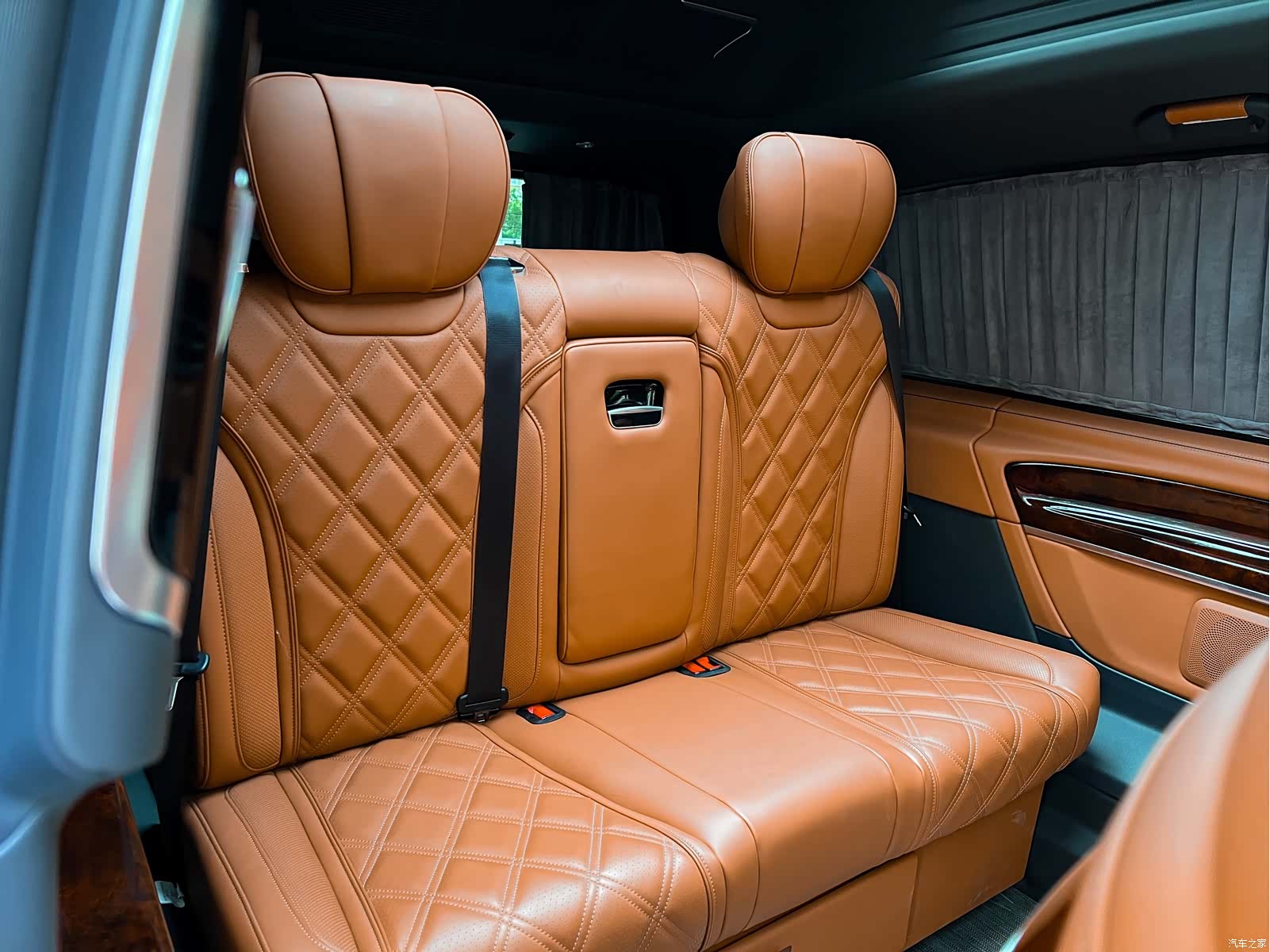 Mercedes-Benz V-Class, 2024 10