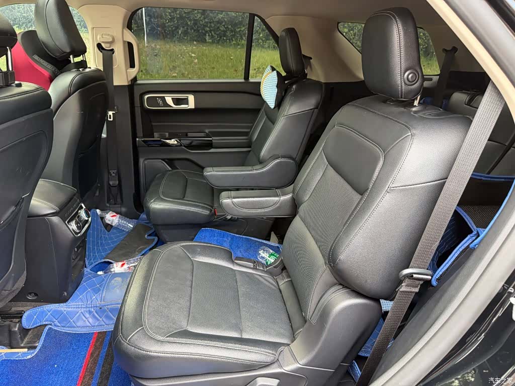 Ford Explorer, 2022 12