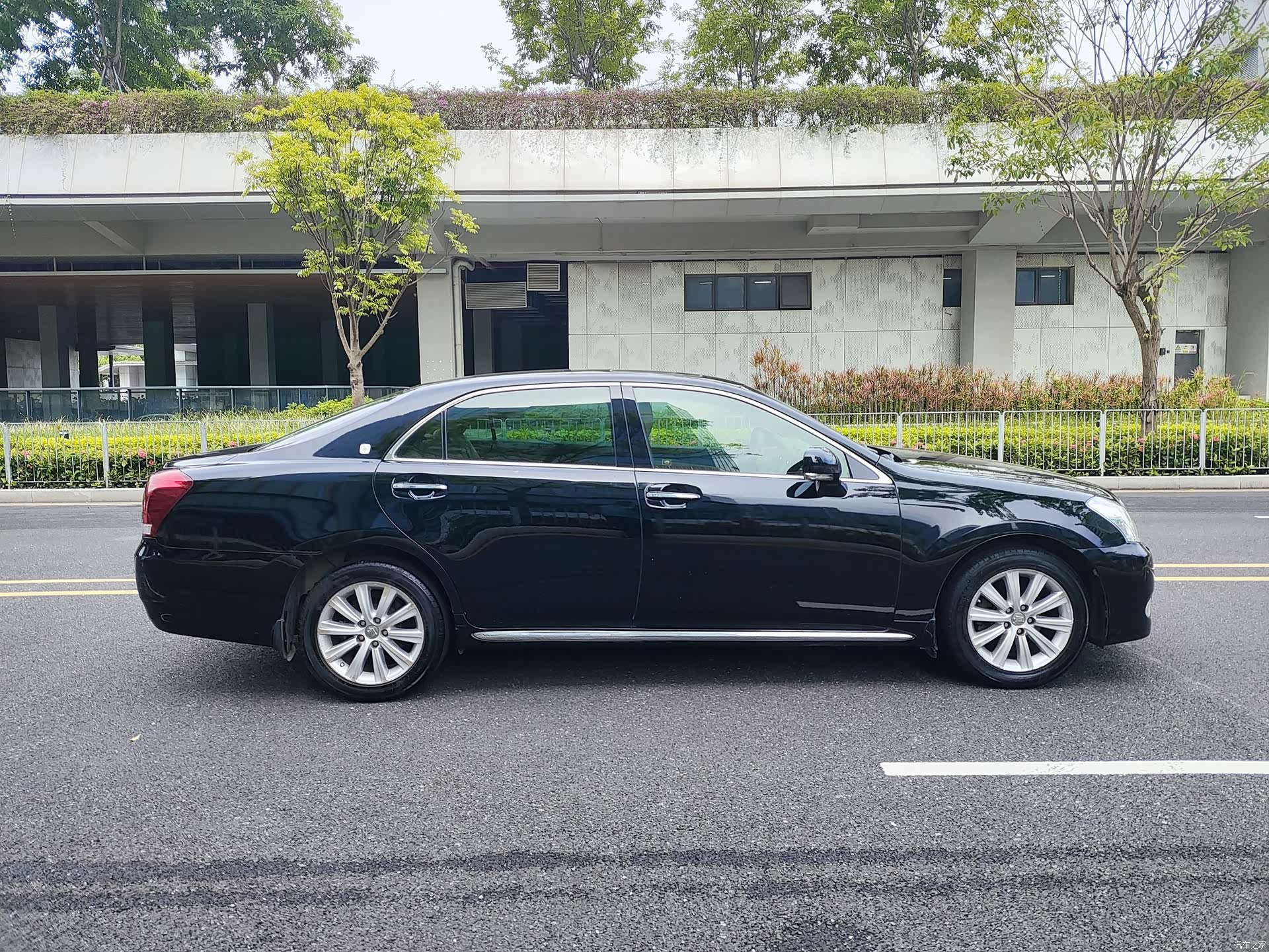 Toyota Crown, 2012 4
