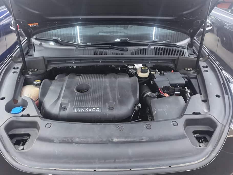 Lynk & Co 03