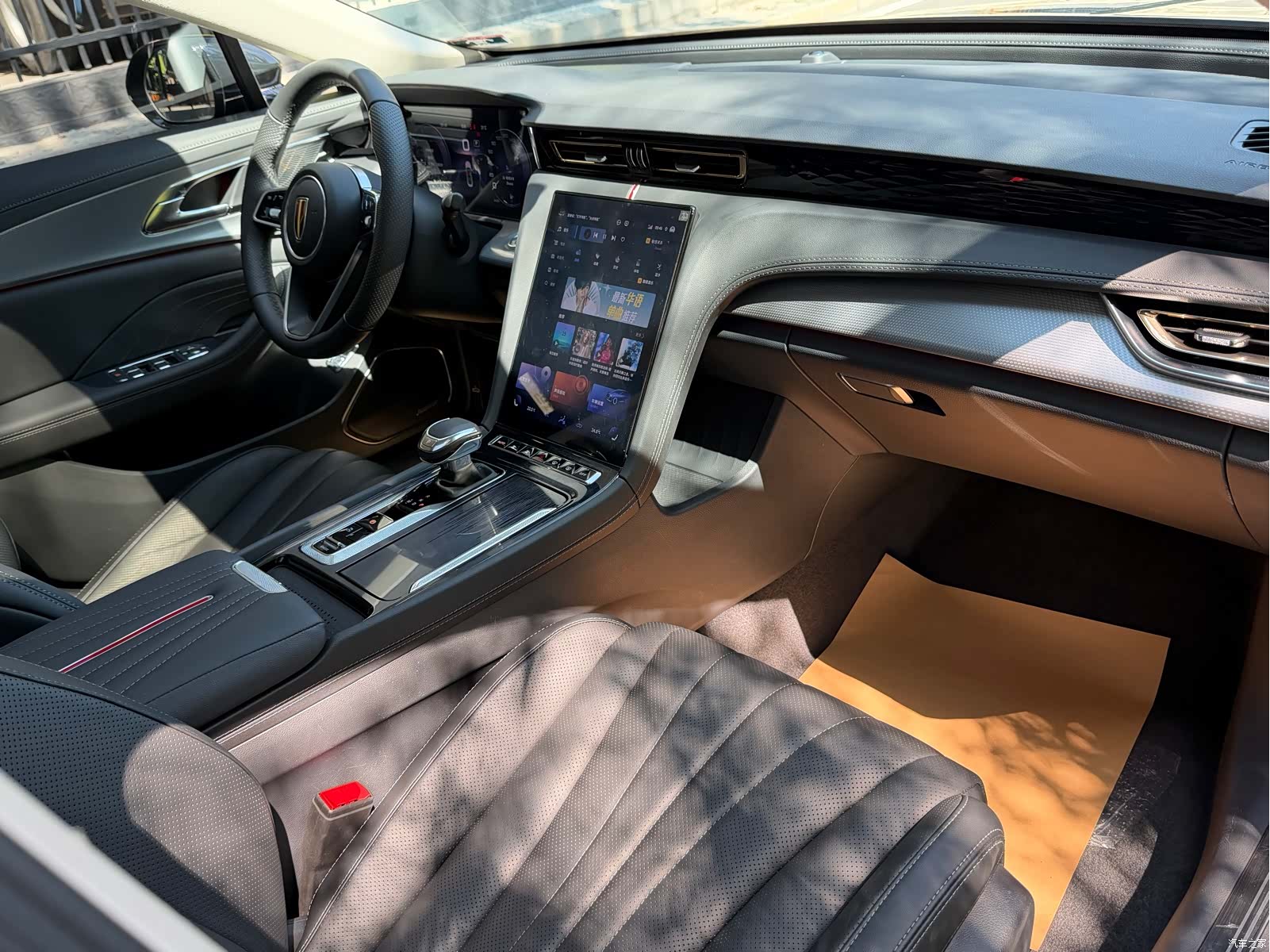 Hongqi H5, 2022 6