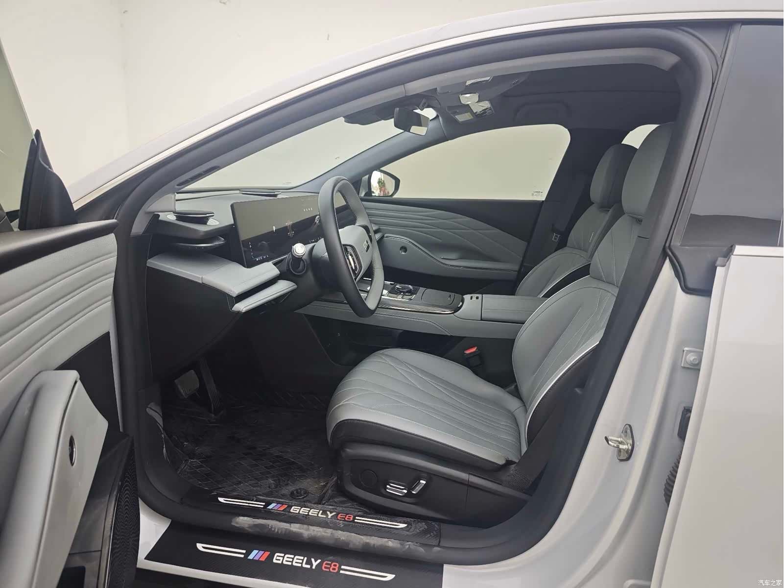 Geely E8, 2025 4