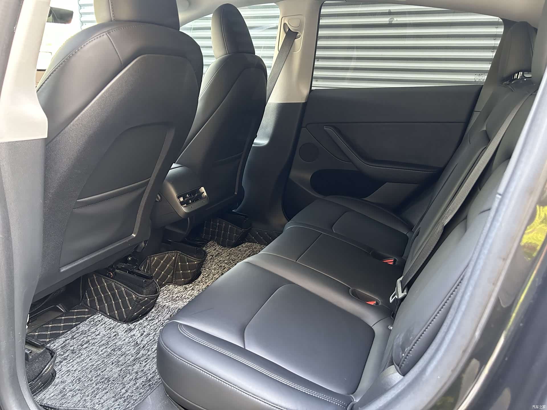 Tesla Model Y, 2024 6