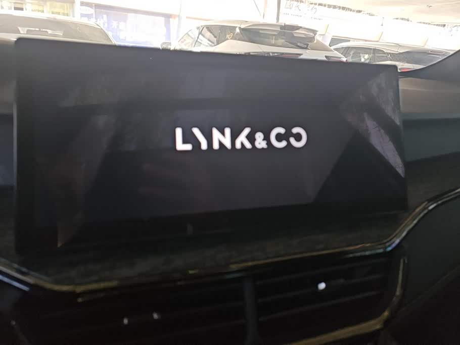 Lynk & Co 06
