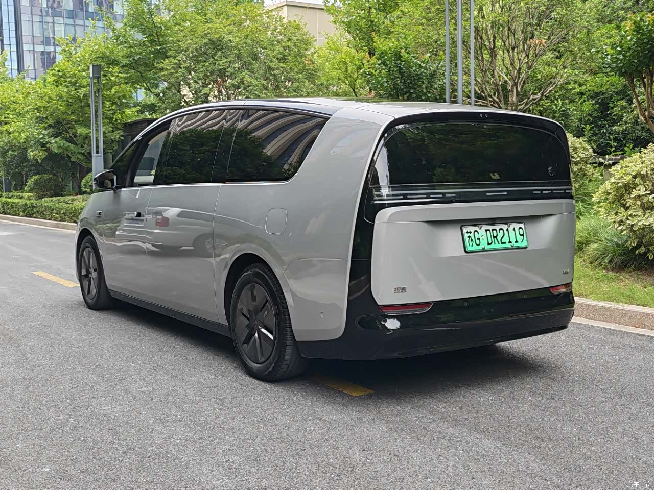 Li Auto MEGA, 2025 6