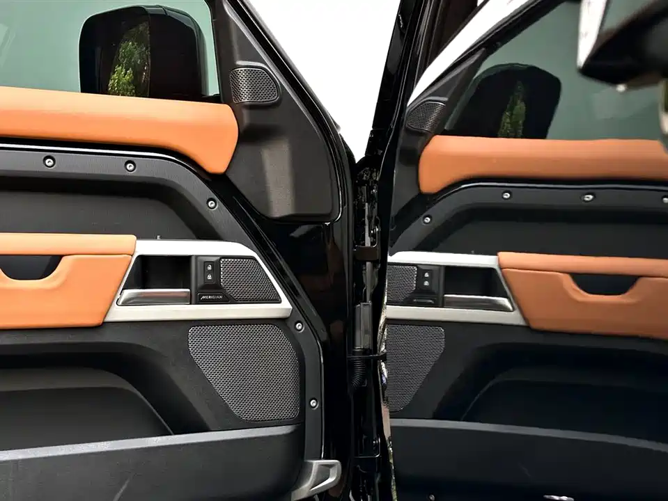 Land Rover guard