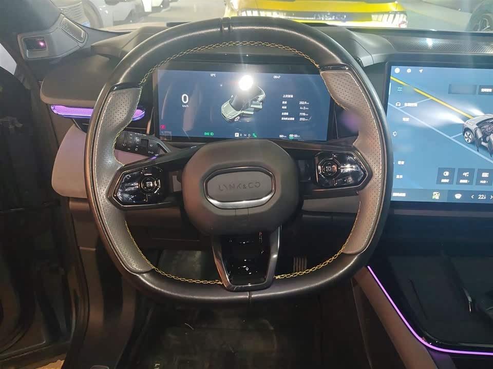 Lynk & Co 08 EM-P