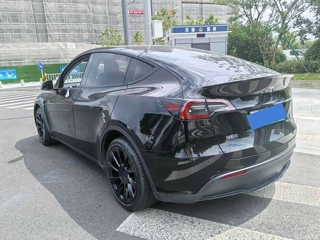 Tesla Model Y, 2023 15