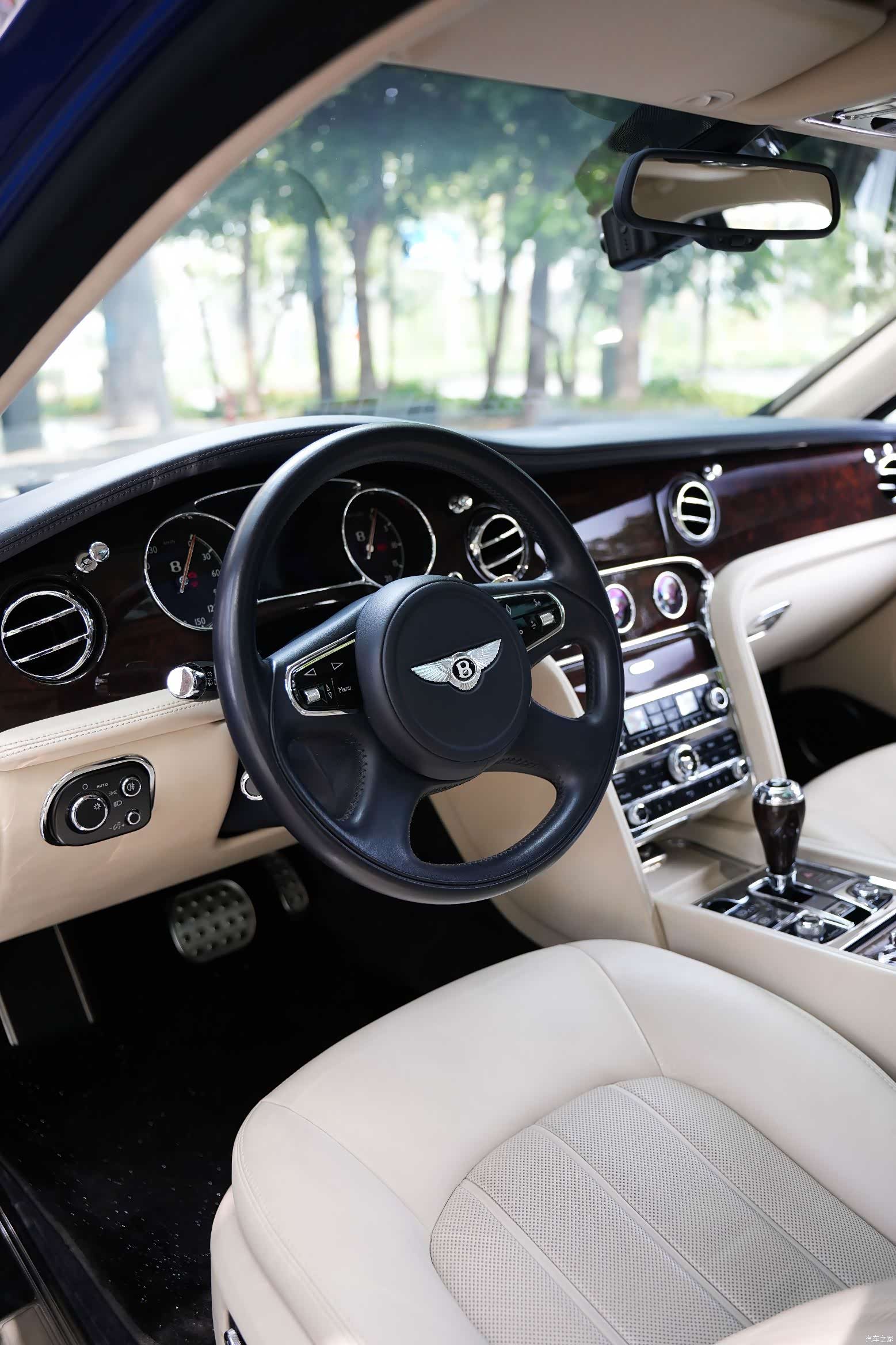 Bentley Mulsanne, 2013 11