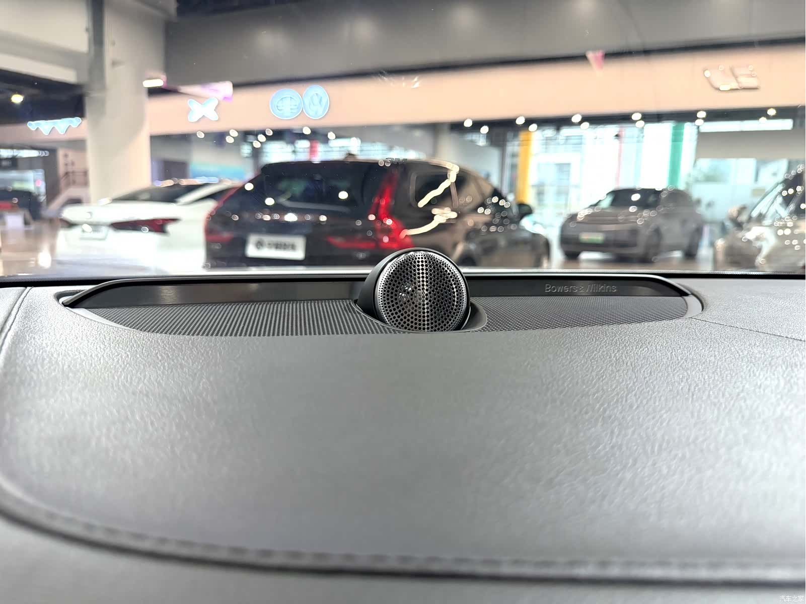 Volvo V90, 2018 25
