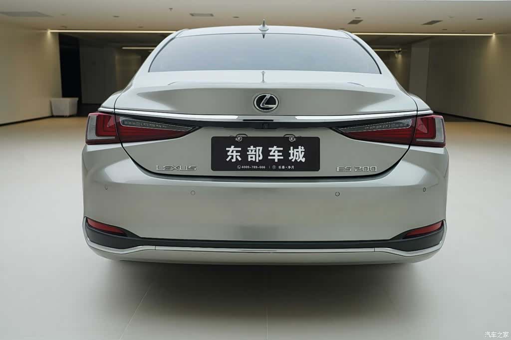 Lexus ES, 2019 все фото