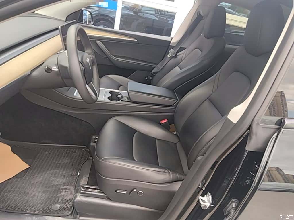 Tesla Model Y, 2023 15