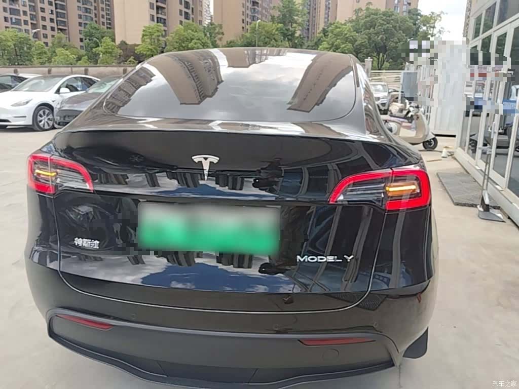 Tesla Model Y, 2023 6