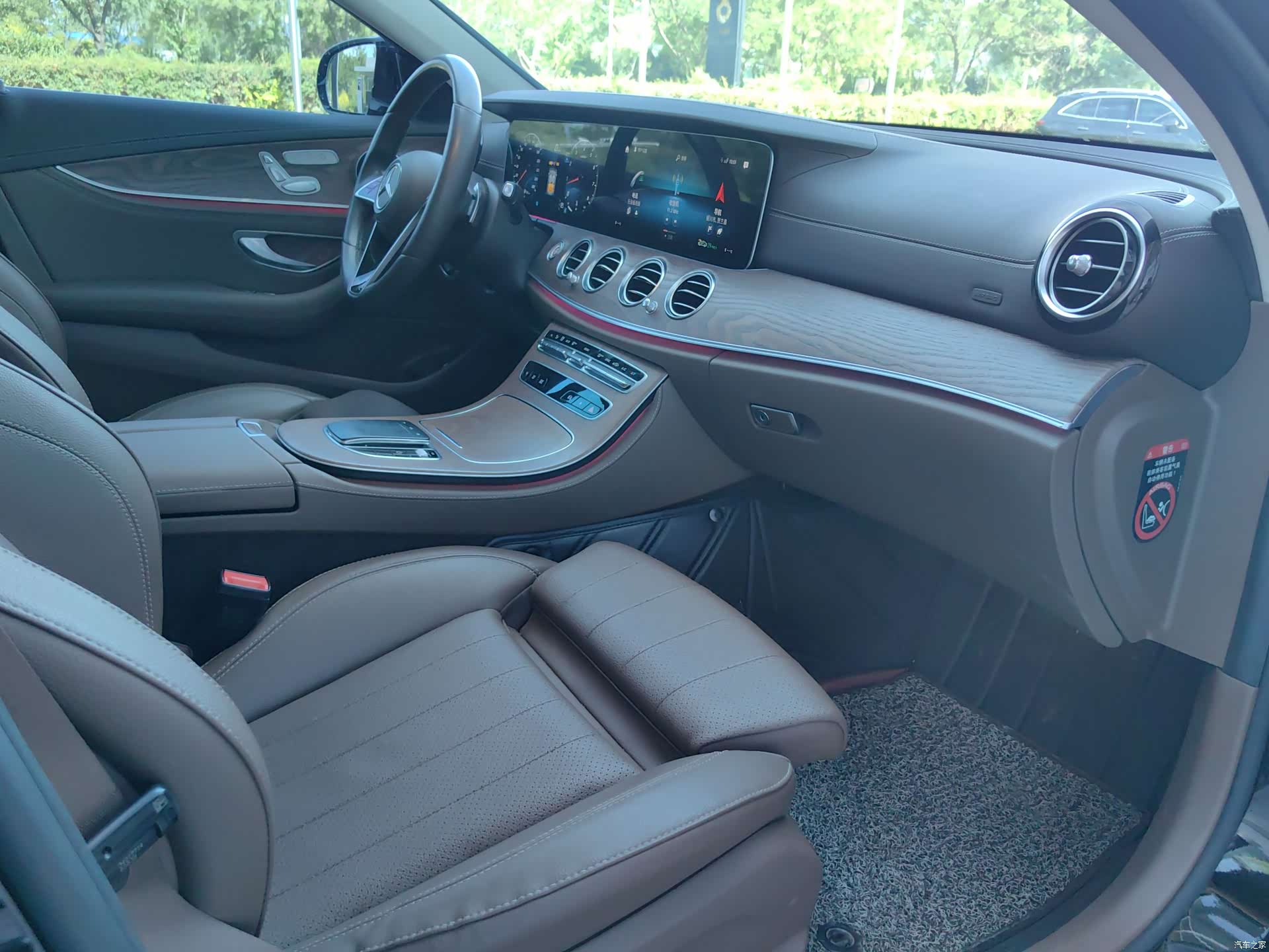 Mercedes-Benz E-Class, 2023 11