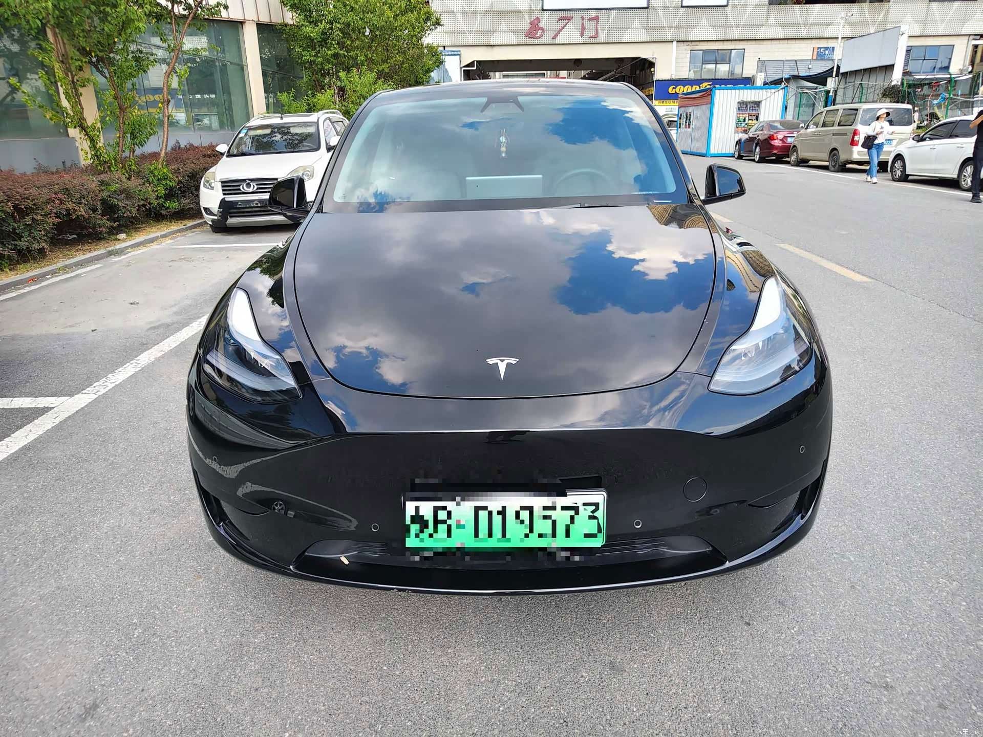 Tesla Model Y, 2023 4