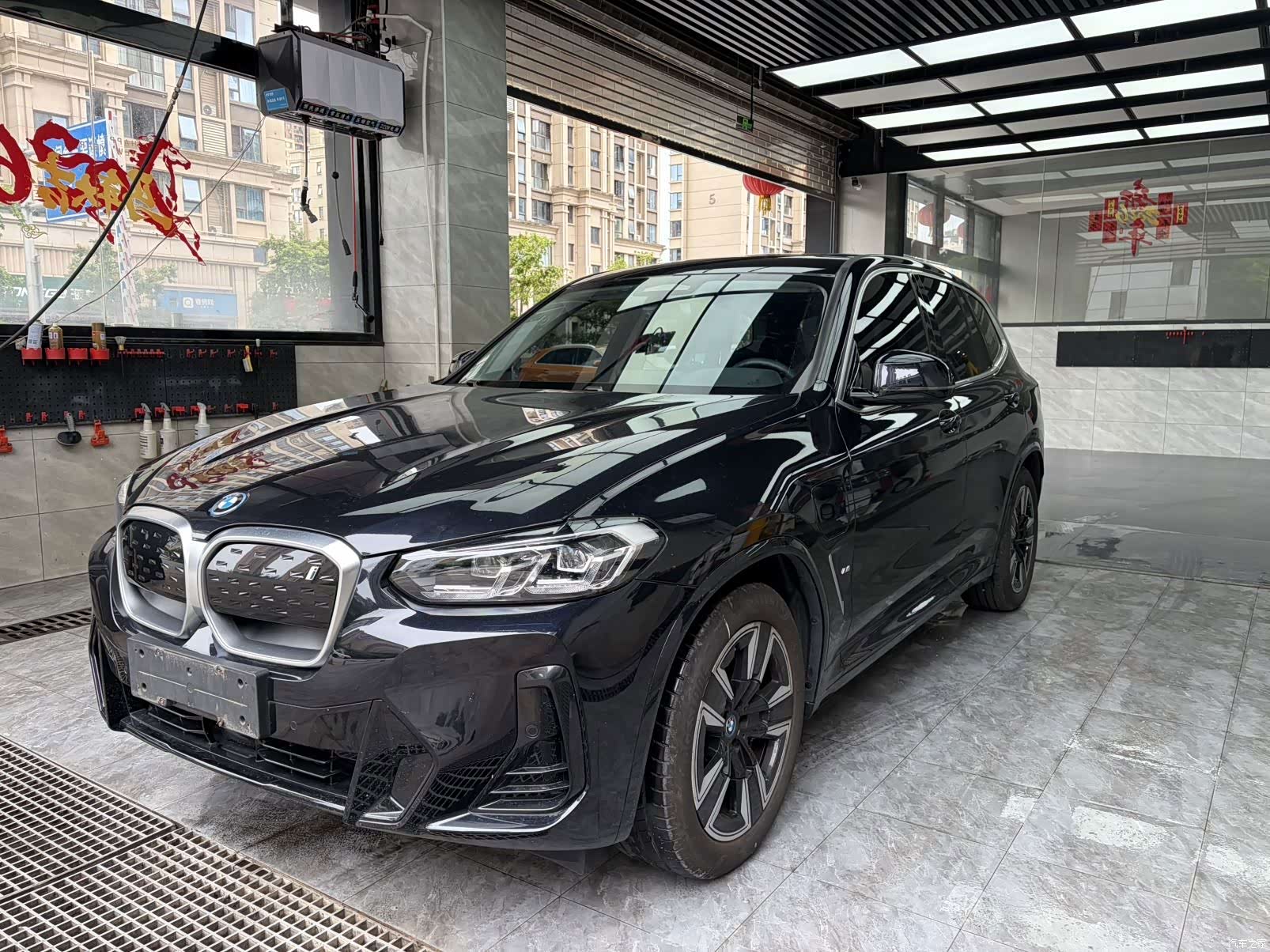 BMW iX3, 2024 1