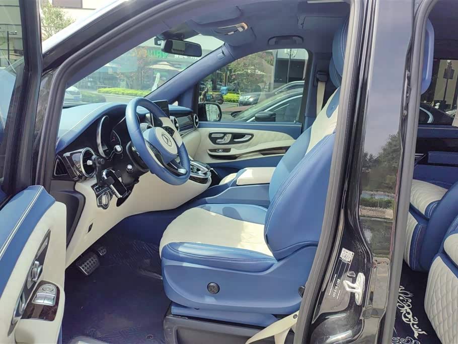 Mercedes-Benz V-class