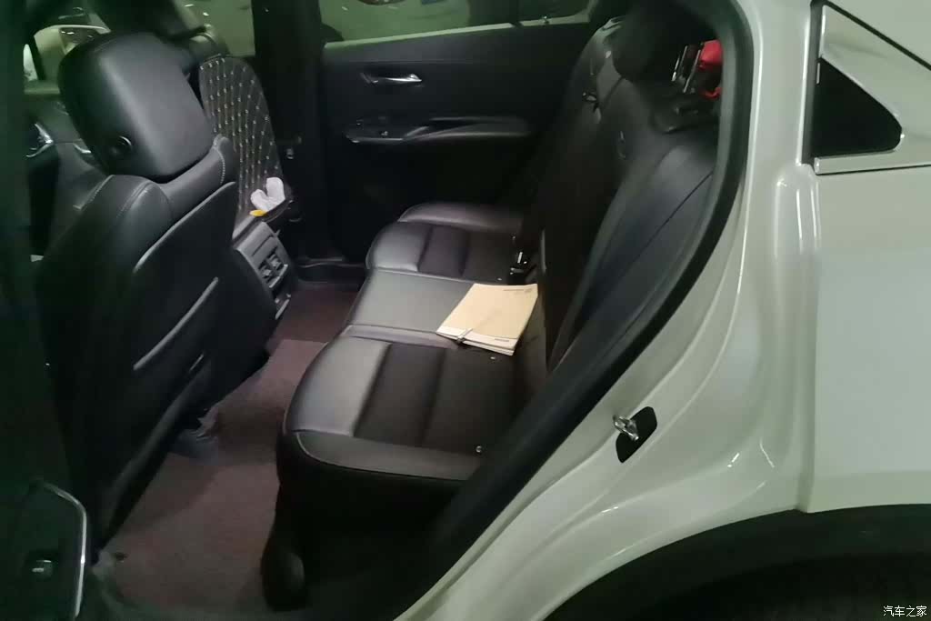 Cadillac XT4, 2020 11