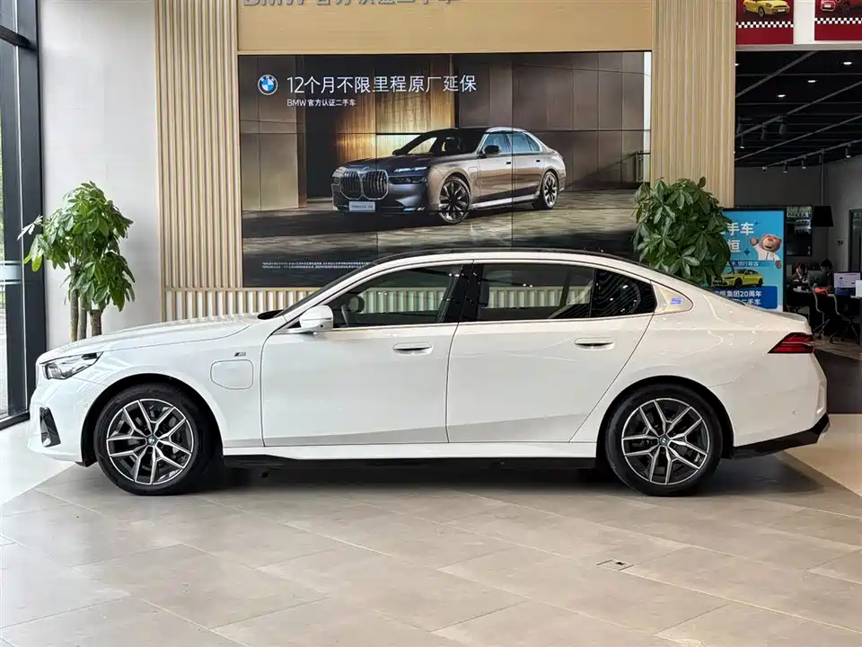 BMW i5