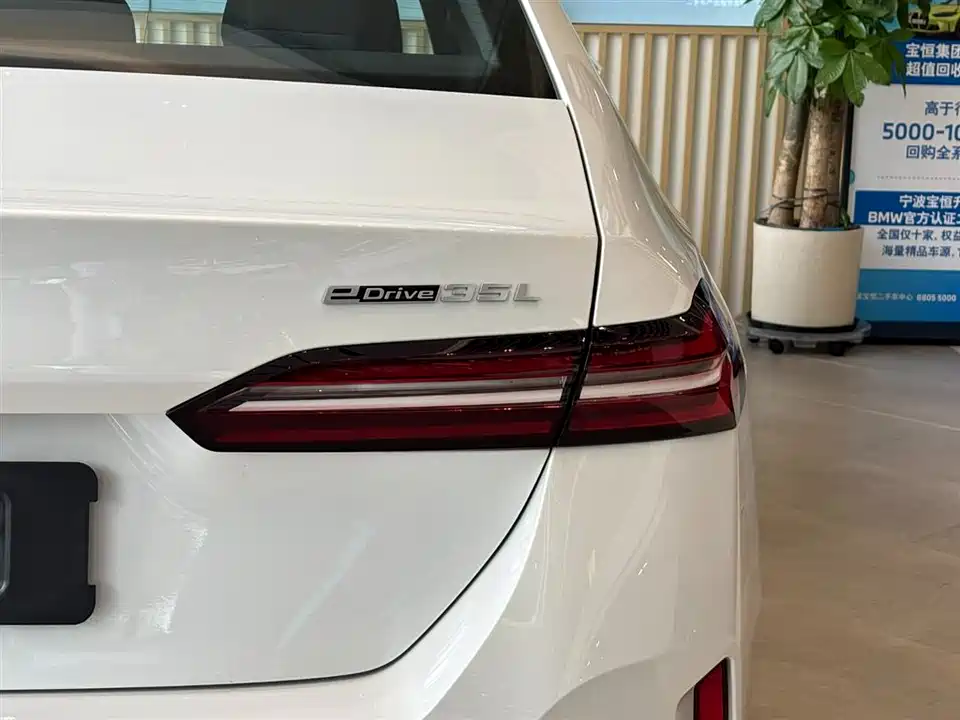 BMW i5
