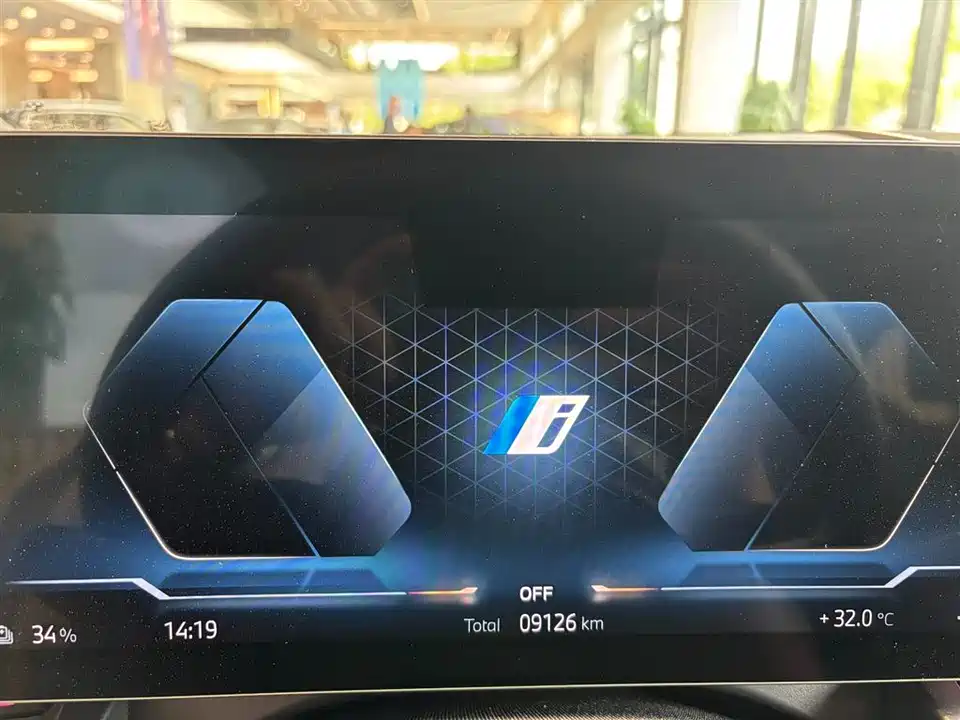 BMW i5