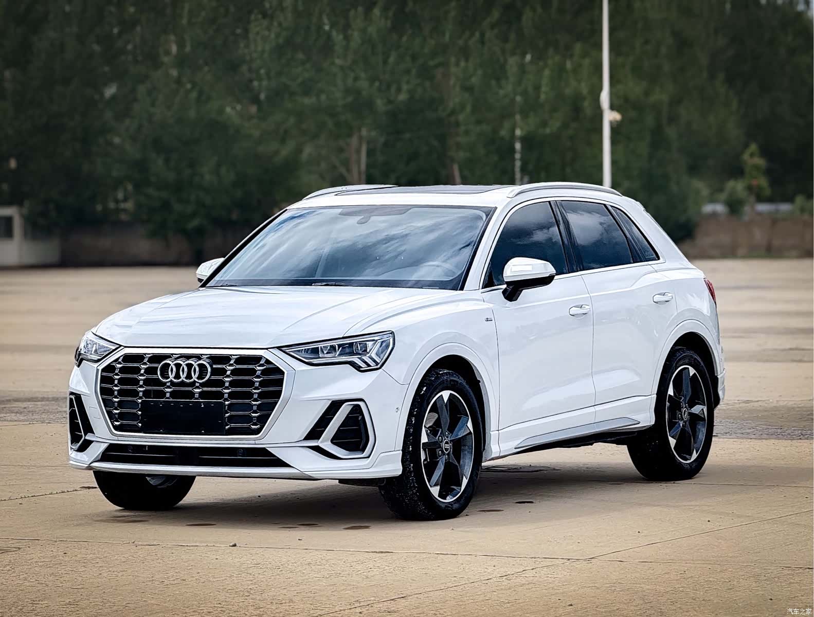 Audi Q3, 2023 1