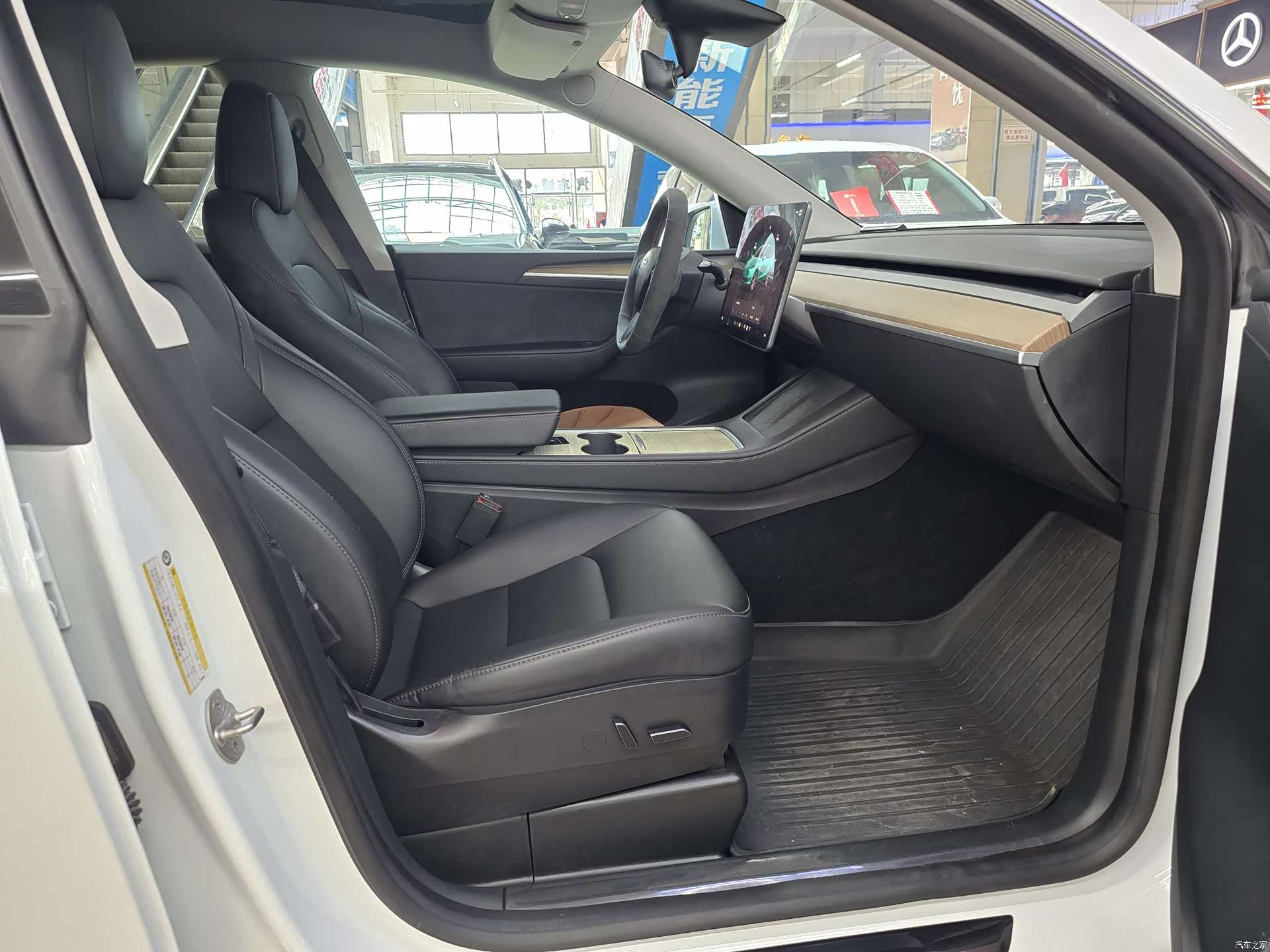Tesla Model Y, 2023 13
