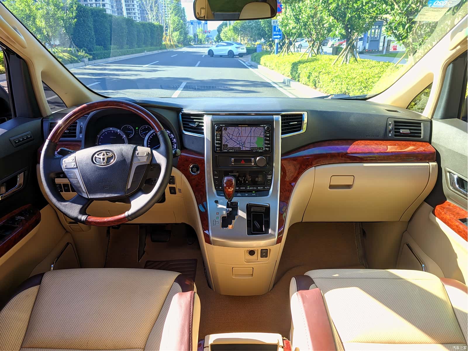 Toyota Alphard, 2011 8