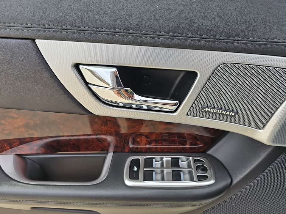 Jaguar XF Jaguar XF