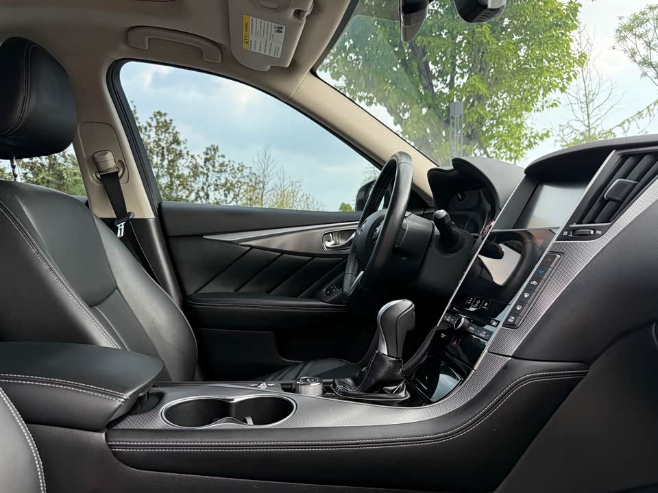Infiniti Q50L