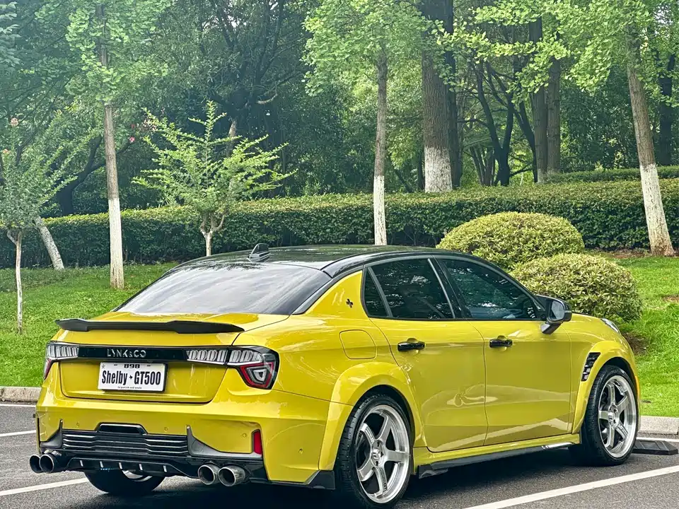 Lynk & Co 03