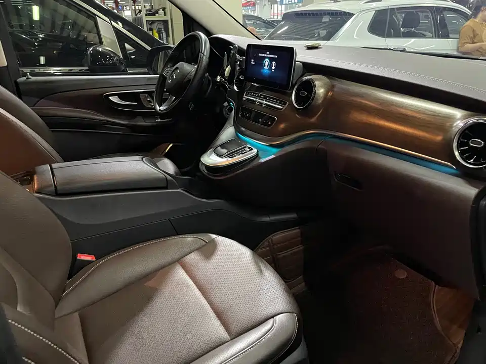 Mercedes-Benz V-class