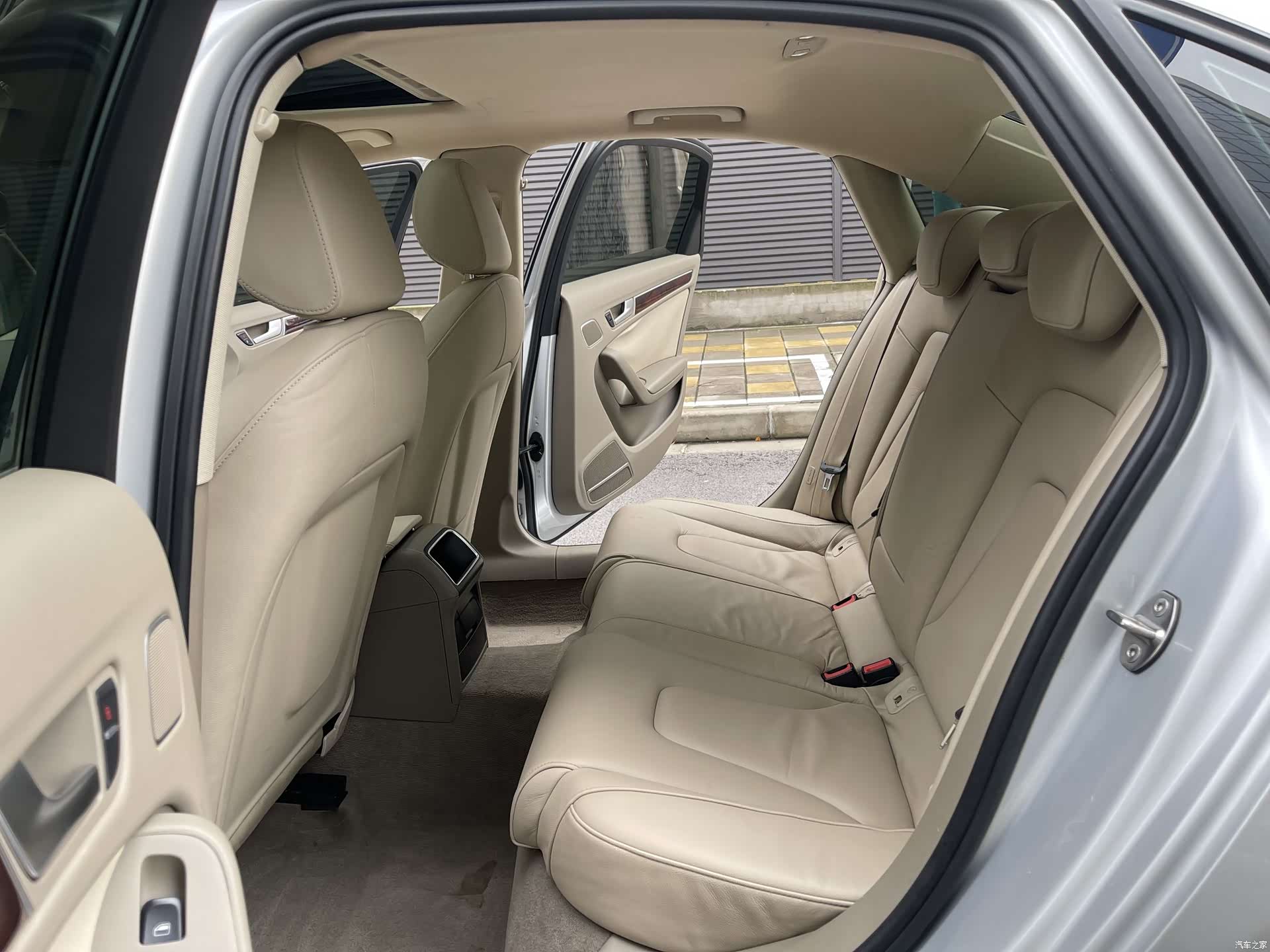 Audi A4L, 2010 9