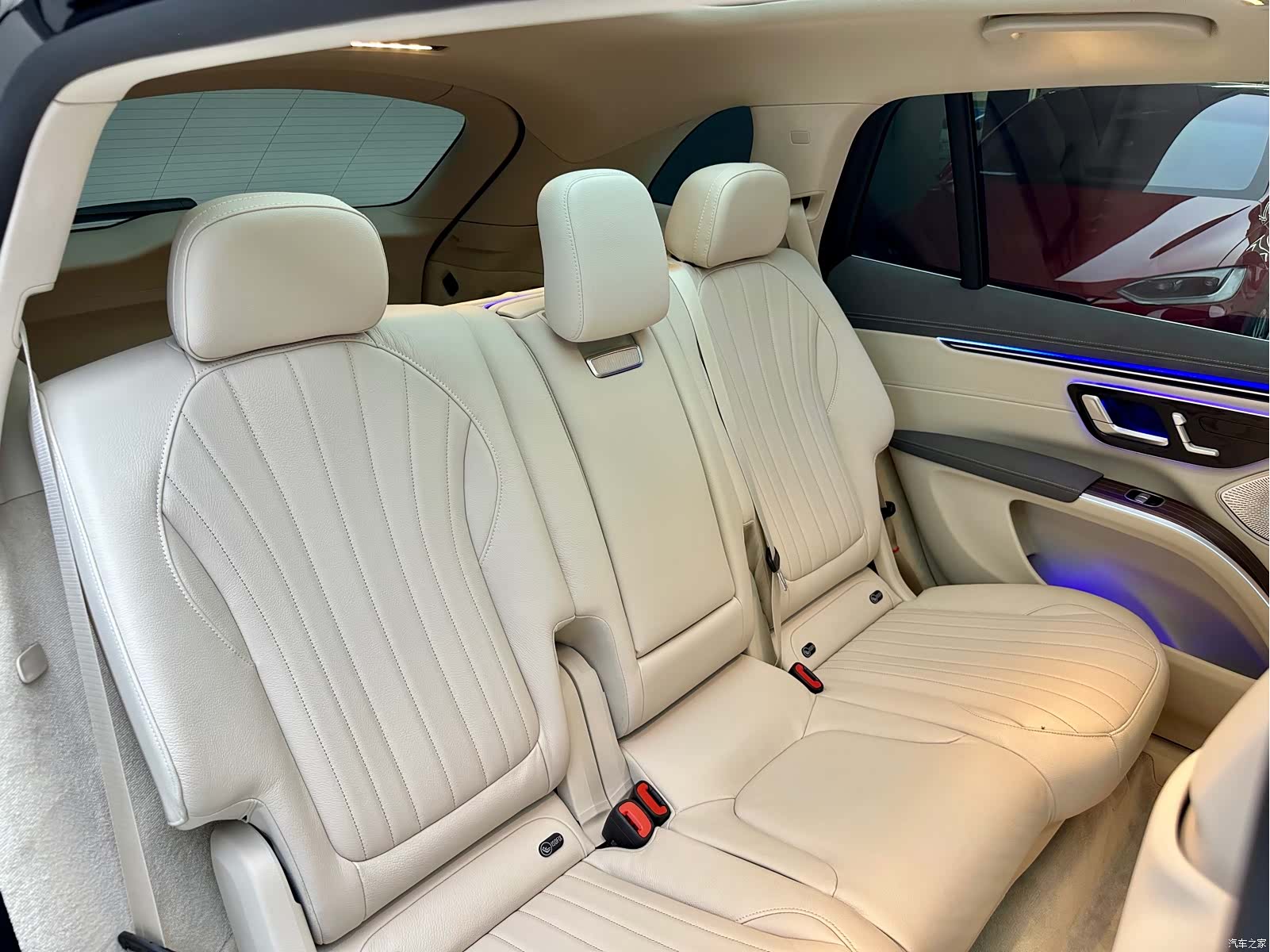 Mercedes-Benz EQS, 2023 11