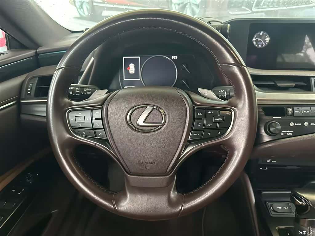 Lexus ES, 2020 7