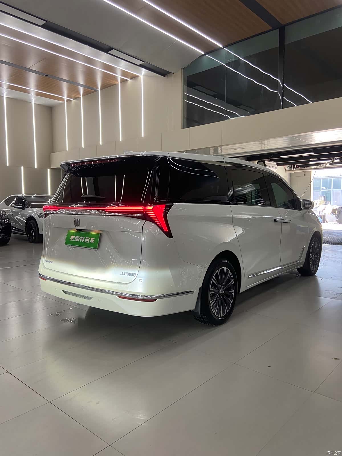 Buick GL8, 2025 4