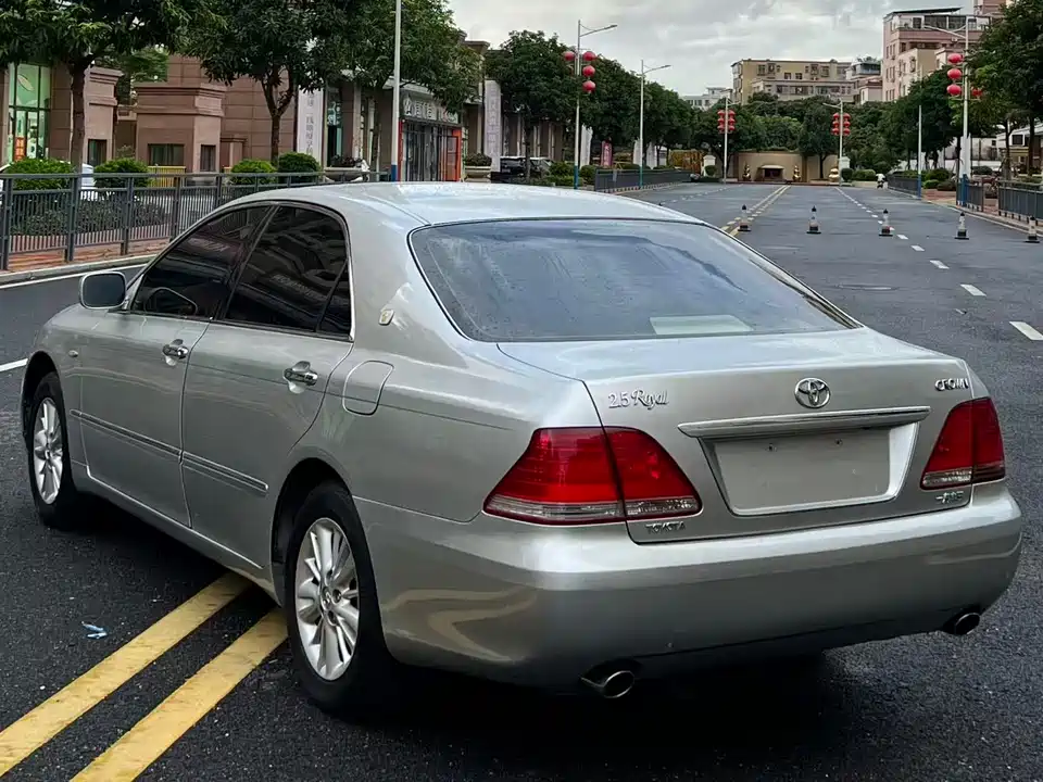 Toyota crown