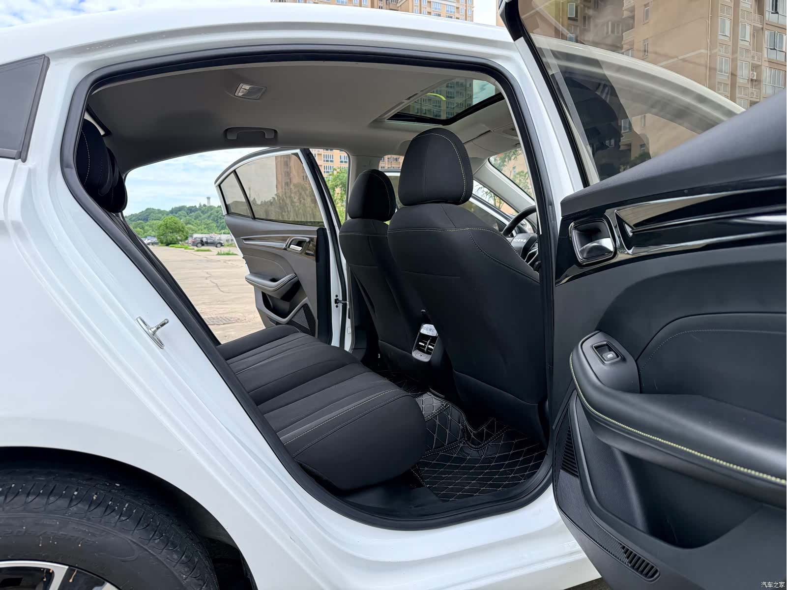 Roewe i5, 2023 13