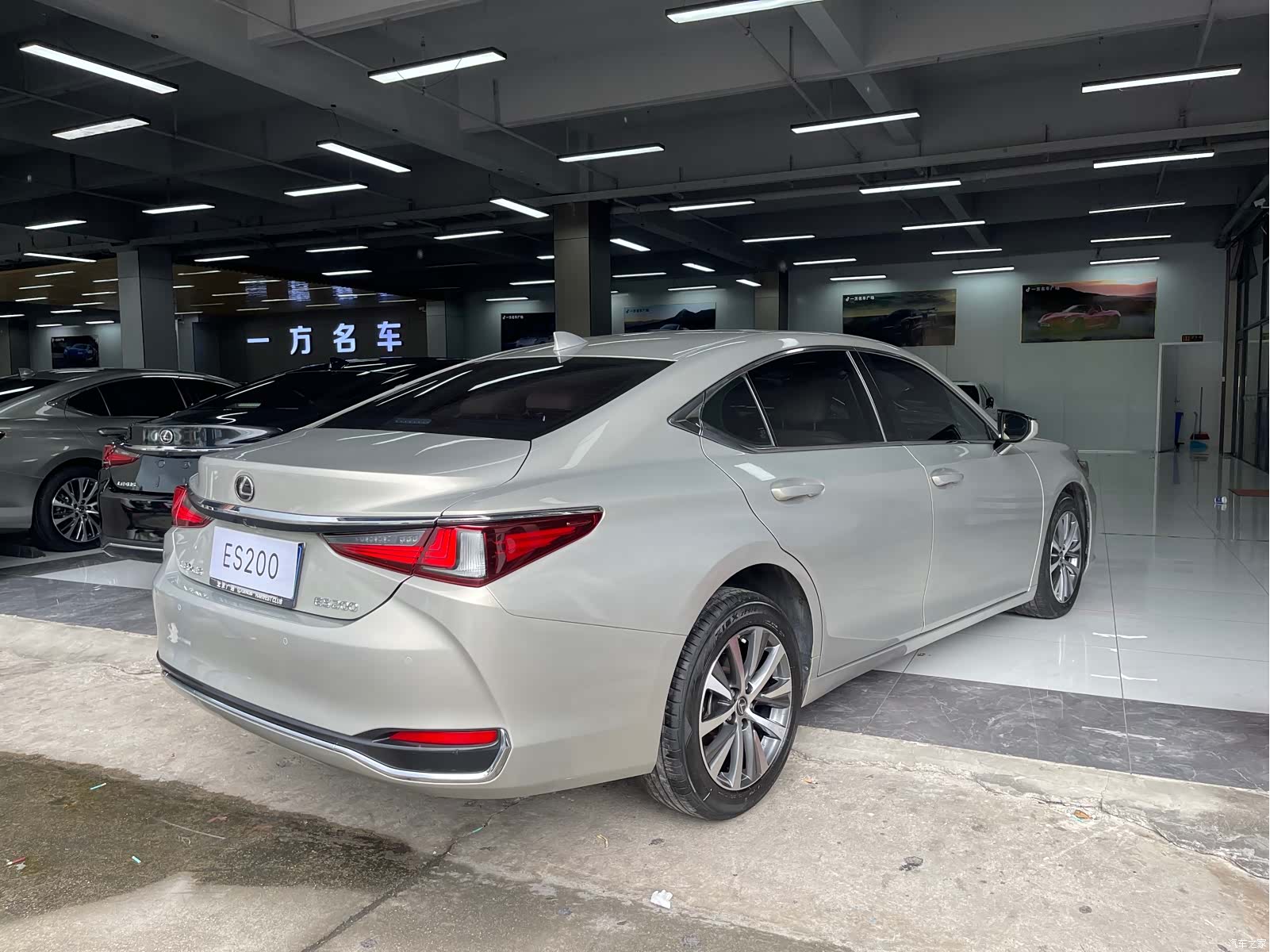 Lexus ES, 2019 9