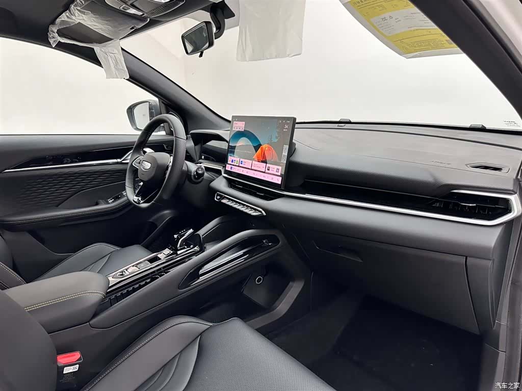 Geely Coolray, 2025 11