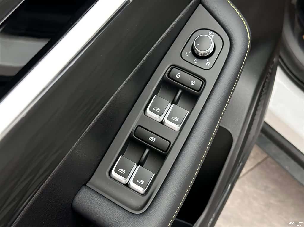 Geely Coolray, 2025 15