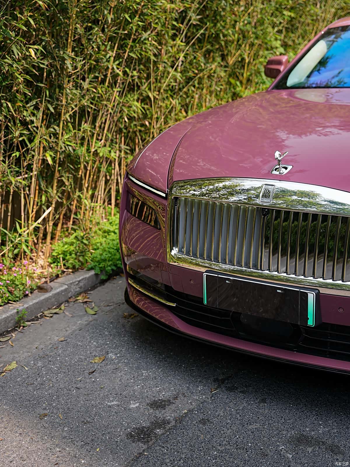 Rolls-Royce Spectre, 2025 7
