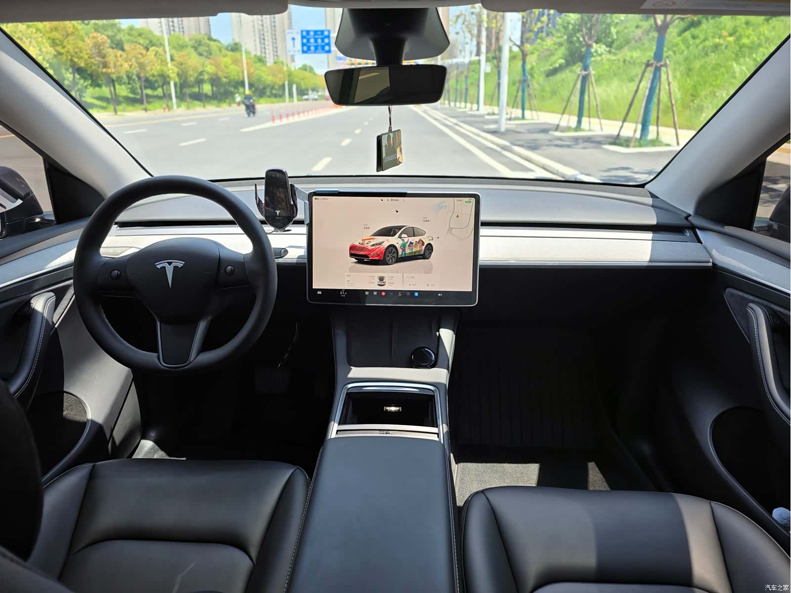 Tesla Model Y, 2024 6