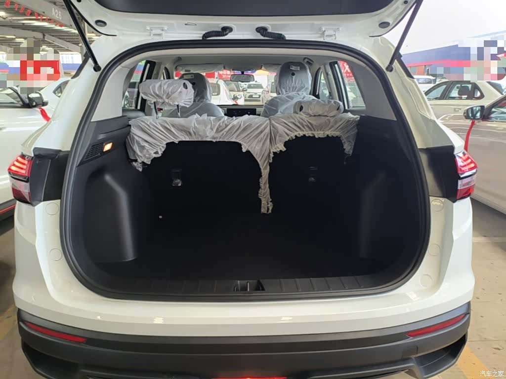 Geely Coolray, 2026 19