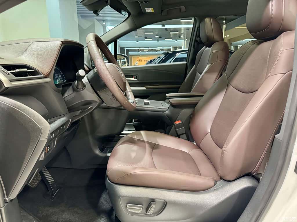 Toyota Granvia, 2025 18
